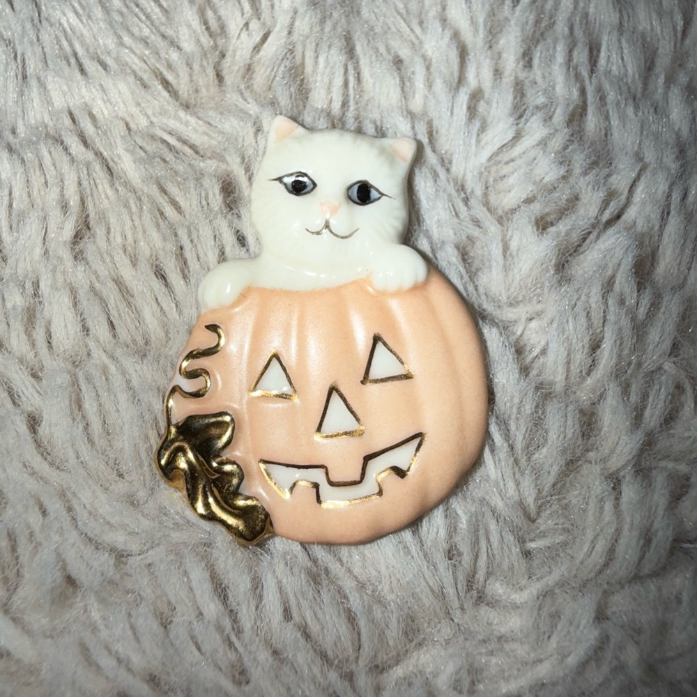 Lenox Halloween Cat Kitty in Pumpkin Jack O Lantern Pin‎ Brooch Pendant